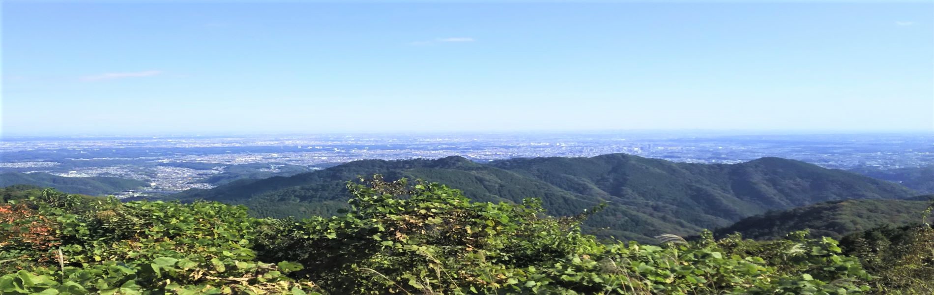 陣馬山から東方を望む